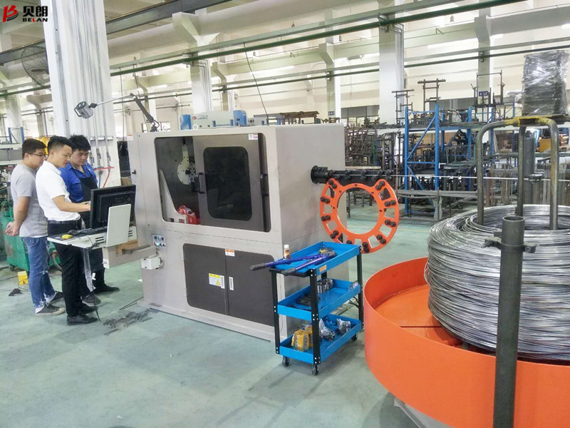 貝朗碳鋼折彎機(jī)在常熟客戶處的培訓(xùn)火熱進(jìn)行中！