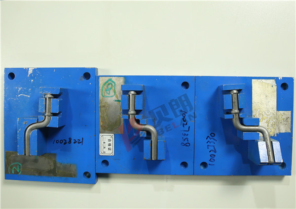 汽車排氣管掛鉤及其檢具 汽車排氣管掛鉤及其檢具