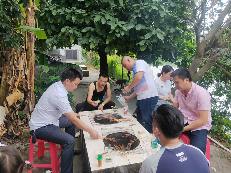 重陽(yáng)節(jié)，貝朗金屬成型機(jī)械廠家員工相約戶(hù)外燒烤